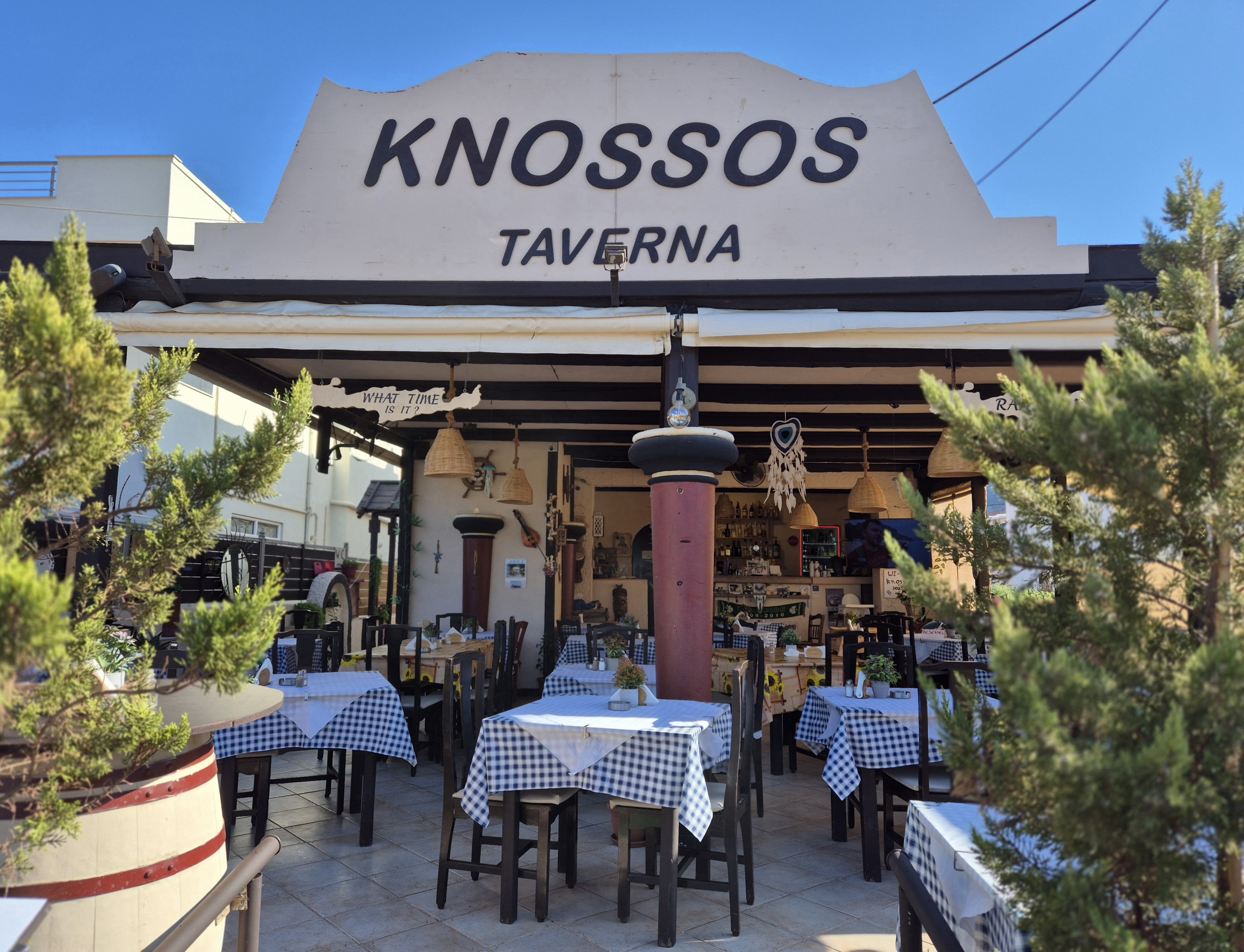 frontal of the taverna knossos